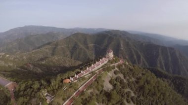 Kıbrıs'taki Throni şapelinin güney tarafında havadan çekilmiş