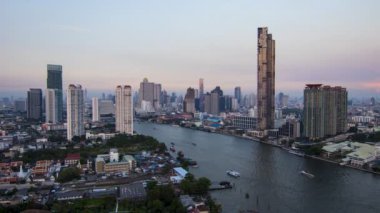 Bangkok şehir-Mart 6, 2019; Bangkok şehir ve Chao Phraya Nehri bir timelapse, Bangkok Tayland başkenti ve en kalabalık şehir.