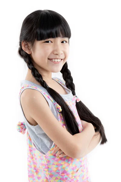 在白色背景下微笑的亚洲学生女孩的肖像 — 图库照片