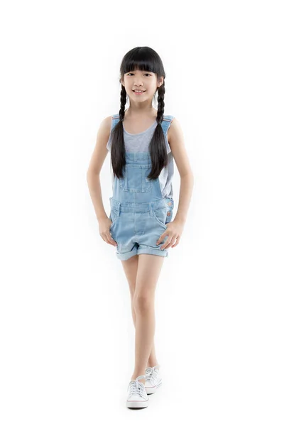 Портрет Счастливой Азиатской Девочки Улыбающейся Белом Фоне — стоковое фото