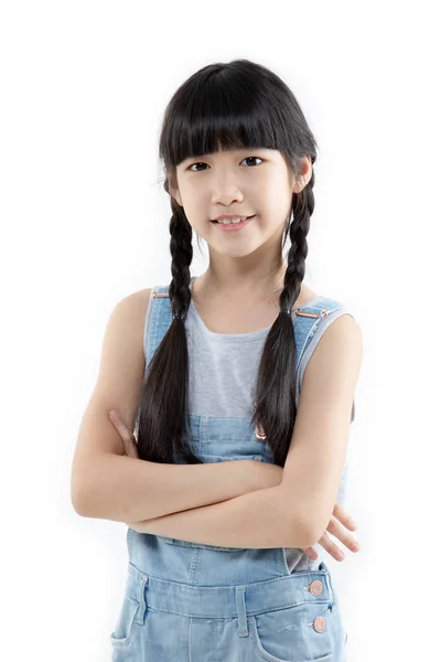 在白色背景下微笑的亚洲儿童女孩的肖像 — 图库照片