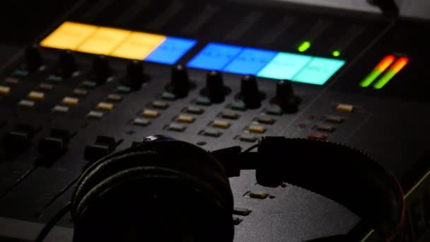 Studio Director Transmissão Operação Mixer Vídeo Broadcasting Studio — Vídeo de Stock