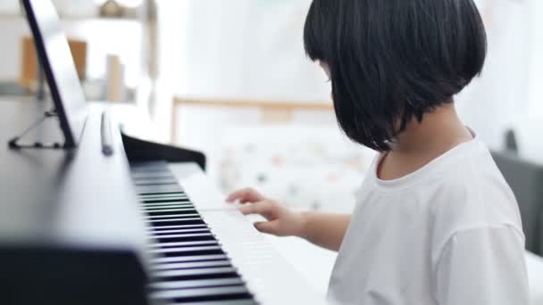 Happy Little Asian Girl Playing Piano — Stock Video