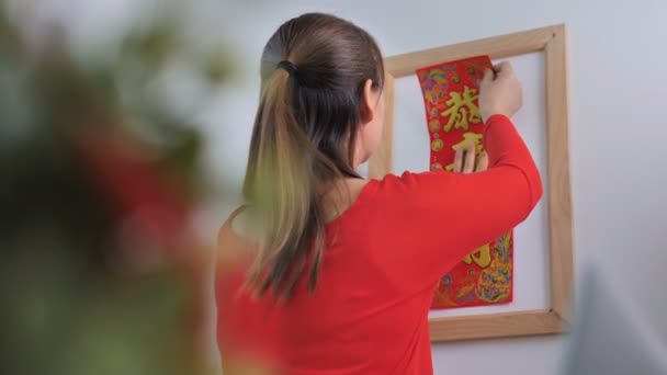 Slow Motion Happy Asian Woman Decorate Her House Chinese New — Stock Video