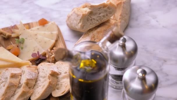 Τυρί Manchego Ισπανική Σερβίρεται Φρυγανιά Κουκλίτσα Πυροβόλησε — Αρχείο Βίντεο