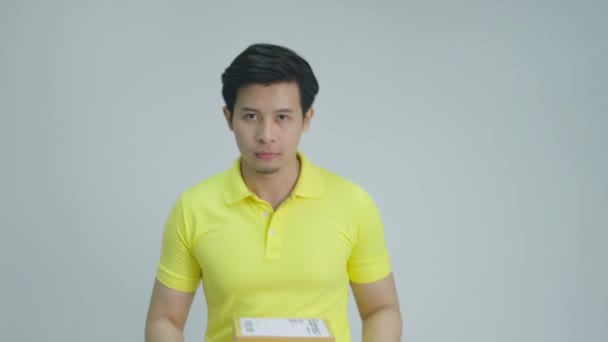 Delivery Mail Shipping People Concept Young Asian Man Giving Parcel — Stock Video