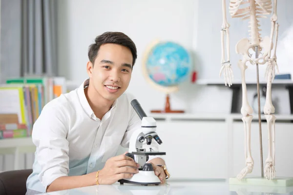 Asian Teacher Microscope Skeleton Model — Stock Photo, Image