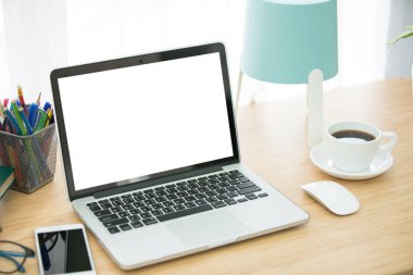 Masaüstü pc ve ofis aksesuarları tablo ile çalışma alanı arka plan