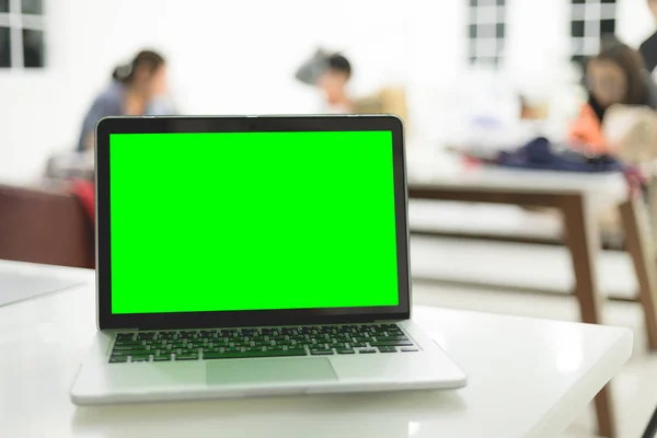 Pracy Tabela Notebook Laptop Komfortową Pracę Biurze Zielony Ekran Komputera — Zdjęcie stockowe