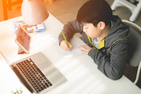 Jonge Aziatische Tiener Student Tekening Huiswerk Thuis Met Zon Licht — Stockfoto