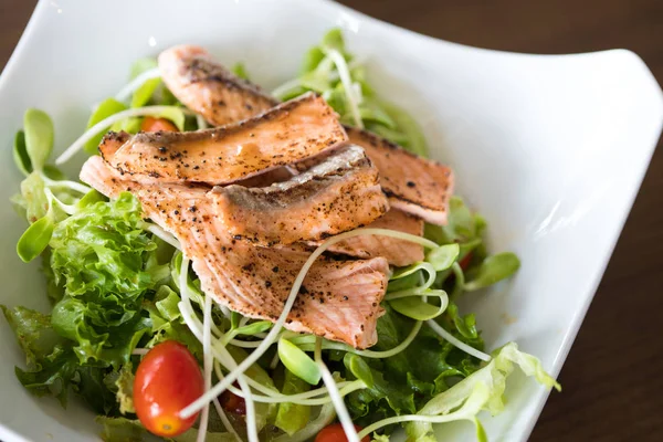 Insalata Salmone Alimentare Verde Sana — Foto Stock