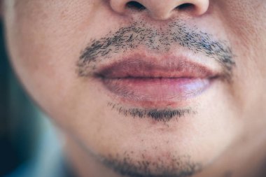 Sakallı adamın ağız .