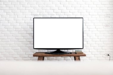 Boş beyaz düz Tv ekran beyaz bir duvarda asılı.