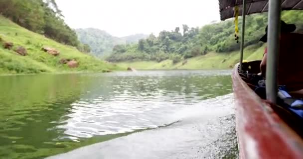 Passeio Barco Barragem Khun Dan Prakan Chon Província Nakhon Nayok — Vídeo de Stock