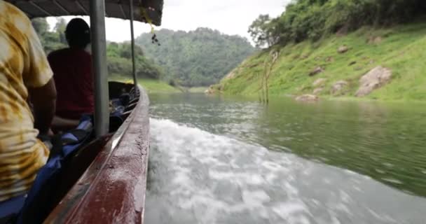 Passeio Barco Barragem Khun Dan Prakan Chon Província Nakhon Nayok — Vídeo de Stock