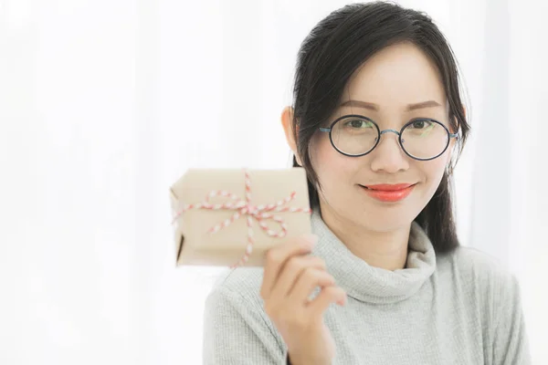Asian Girl Gift Box Valentines Day — Stock Photo, Image