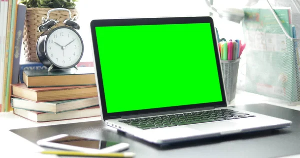 Laptop Med Grön Skärm — Stockfoto