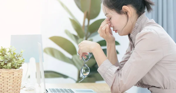 Businesswoman Tries Cope Nervous Tension Anxiety Woman Suffering Panic Attacks — Stock Photo, Image