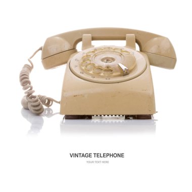 Beyaz arkaplanda izole edilmiş vintage telefon.