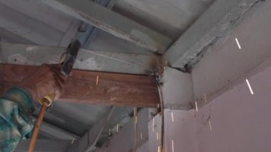 Çelik yapı ile kaynak makineleri fabrikası, ağır çekim el kaynak çelik çatı tamiri, elektrik işçi kaynak .