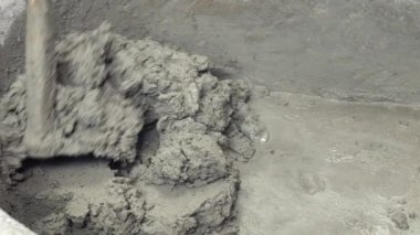 yakın boyuyla vurdu, builder beton, duvar ve duvarcılık malzemeler bile bir düzeyde için gergin bir dize kullanarak karışık