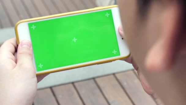 Asiatique Garçon Regarder Écran Tablette Sur Canapé Maison Les Gens — Video