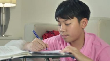 Dizüstü bilgisayar vasıl ev ile ödev Asya yakışıklı  