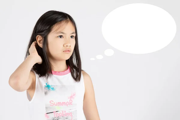 Menina agindo no rosto com caixa de diálogo para adicionar texto . — Fotografia de Stock