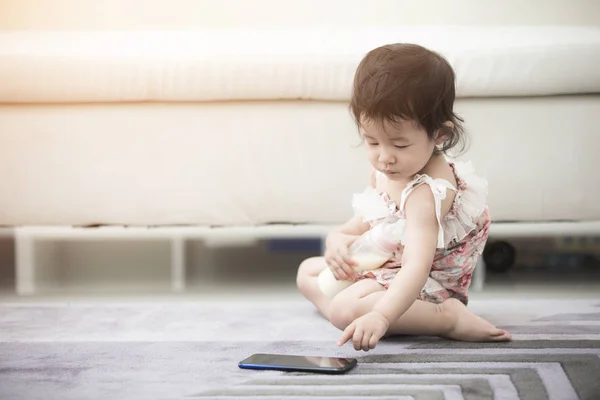 Portrait of cute asian baby girl with smartphone. — Stock Photo, Image