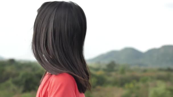 Nahaufnahme Portrait Von Fröhlichen Asiatischen Mädchen Lächeln Glücklich Verspielt Genießen — Stockvideo