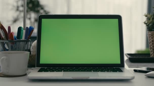 Ноутбук Зелений Екран Домашній Офіс Доллі Постріл Ключ Кольоровості — стокове відео