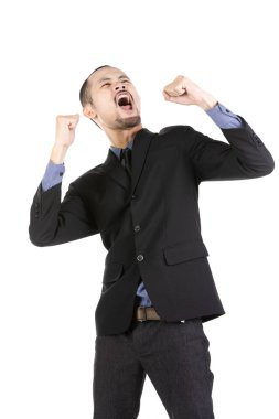 Mutlu genç sakallı adam resmi giyim kollarını kaldırdı ve e tutmak