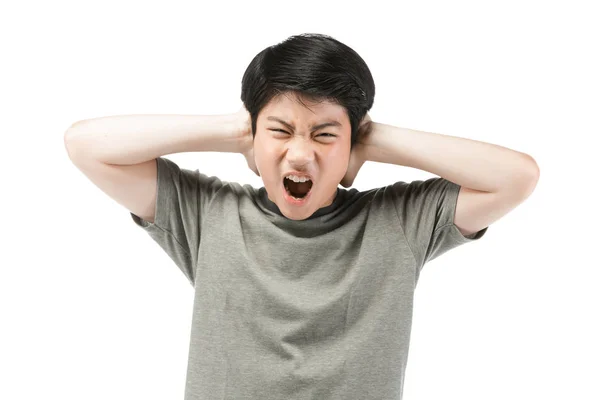 Ung asiatisk pojke över vit bakgrund, vara upprörd; har en dålig temp — Stockfoto