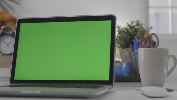 Laptop Green Screen Home Office Dolly Shot Chroma Key Laptop — Stock Video