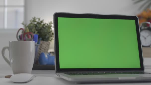 Laptop Green Screen Home Office Dolly Shot Chroma Key Laptop — Stock Video