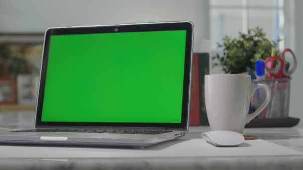 Zelená Obrazovka Přenosného Počítače Domácí Kancelář Laptop Klíčem Chroma — Stock video