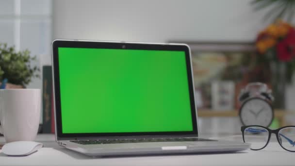 Zelená Obrazovka Přenosného Počítače Domácí Kancelář Laptop Klíčem Chroma — Stock video