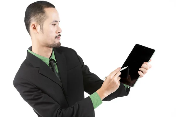 아시아 젊은 남자 사용 디지털 태블릿 고립 에 화이트 . — 스톡 사진