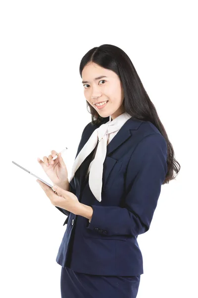 Aziatische jonge vrouw met behulp van digitale Tablet geïsoleerd op wit . — Stockfoto