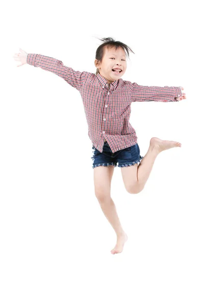 Ritratto di bambino asiatico felice che salta isolato su bianco — Foto Stock