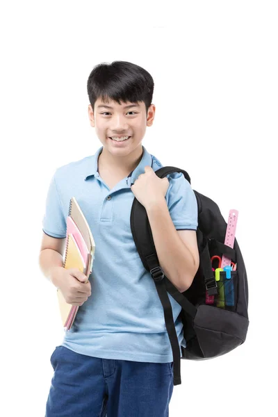 Sorridente piccolo studente ragazzo in blu polo t-shirt con libri e — Foto Stock