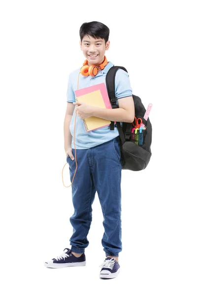 Sorridente piccolo studente ragazzo in blu polo t-shirt con libri e — Foto Stock