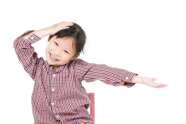 Foto de menina asiática olhando para a câmera com rosto sorriso . — Fotografia de Stock