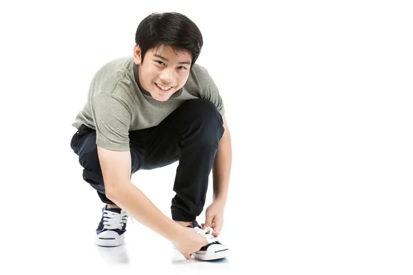 Portret wyglądać dobrze Asian Kid izolowane na białym tle. — Zdjęcie stockowe