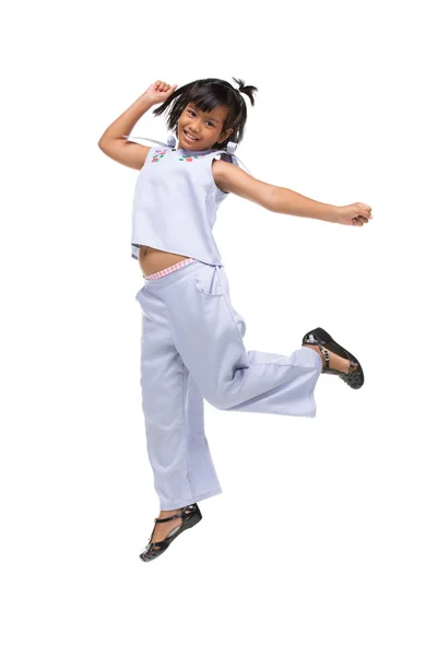 Retrato de negro asiático niño saltando aislado en blanco  . — Foto de Stock