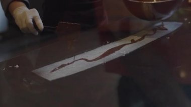 Çikolata işaretleme odasında, çikolata üretimi, çikolata fabrikası,