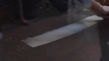 Çikolata işaretleme odasında, çikolata üretimi, çikolata fabrikası,