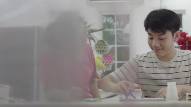Asian Mother Helping Son Art Order Send Teacher Tomorrow — Stock Video