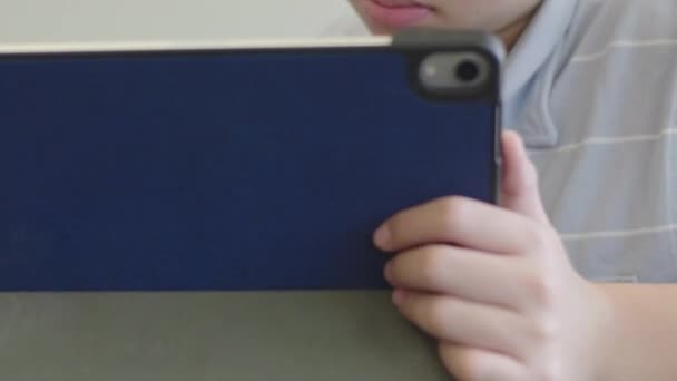 Asian Preteens Boys Using Tablet Computer Library Two Boy Drawing — Stock Video