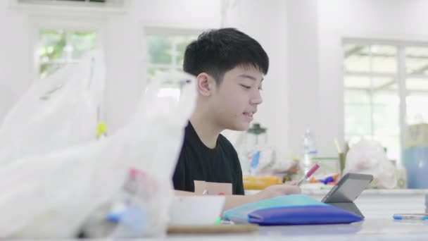 Asiática Adolescente Estudiante Estudiar Línea Casa Niño Está Interactuando Con — Vídeos de Stock
